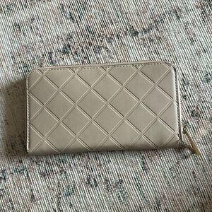 Aldo clutch